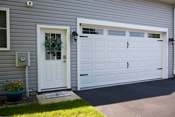 24/7 Emergency Garage Door Panel Replacement experts in Mullens, WV